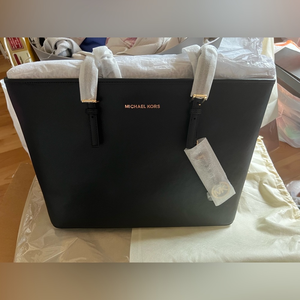 MK Jet Set Travel Medium Top Zip Tote Bag